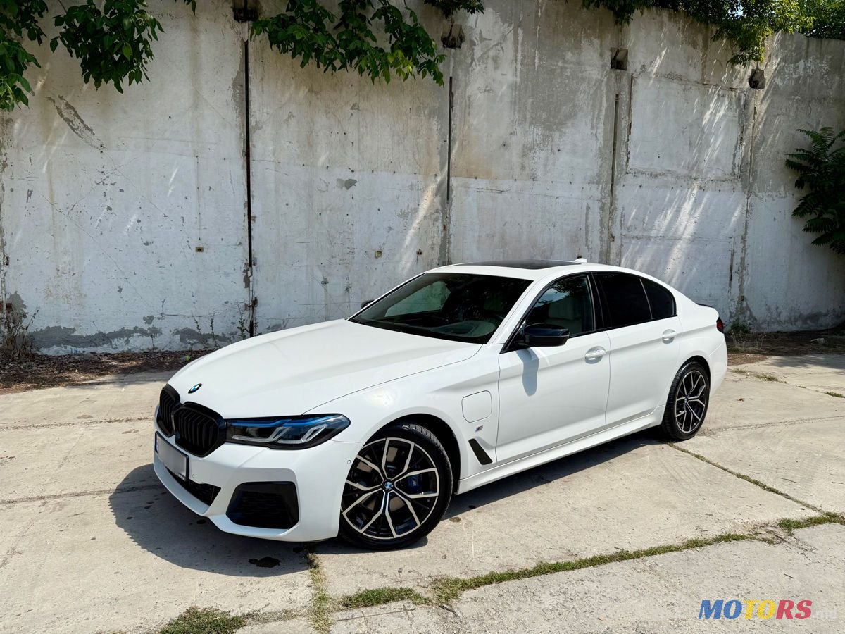 2020' BMW 5 Series photo #2