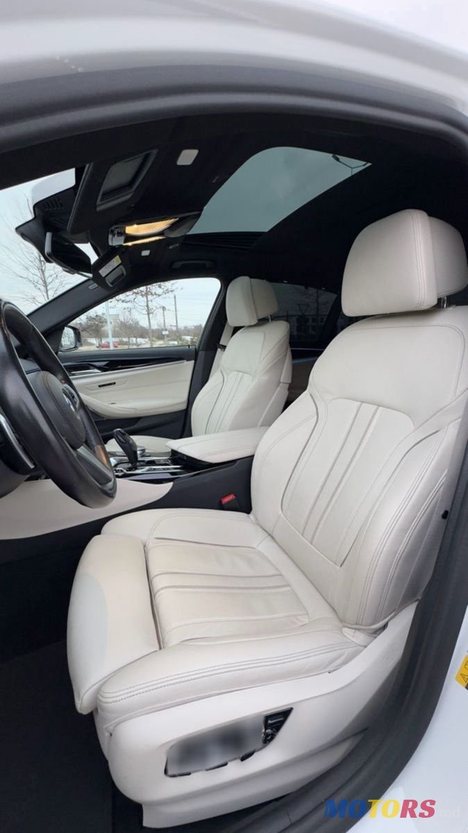 2020' BMW 5 Series photo #5
