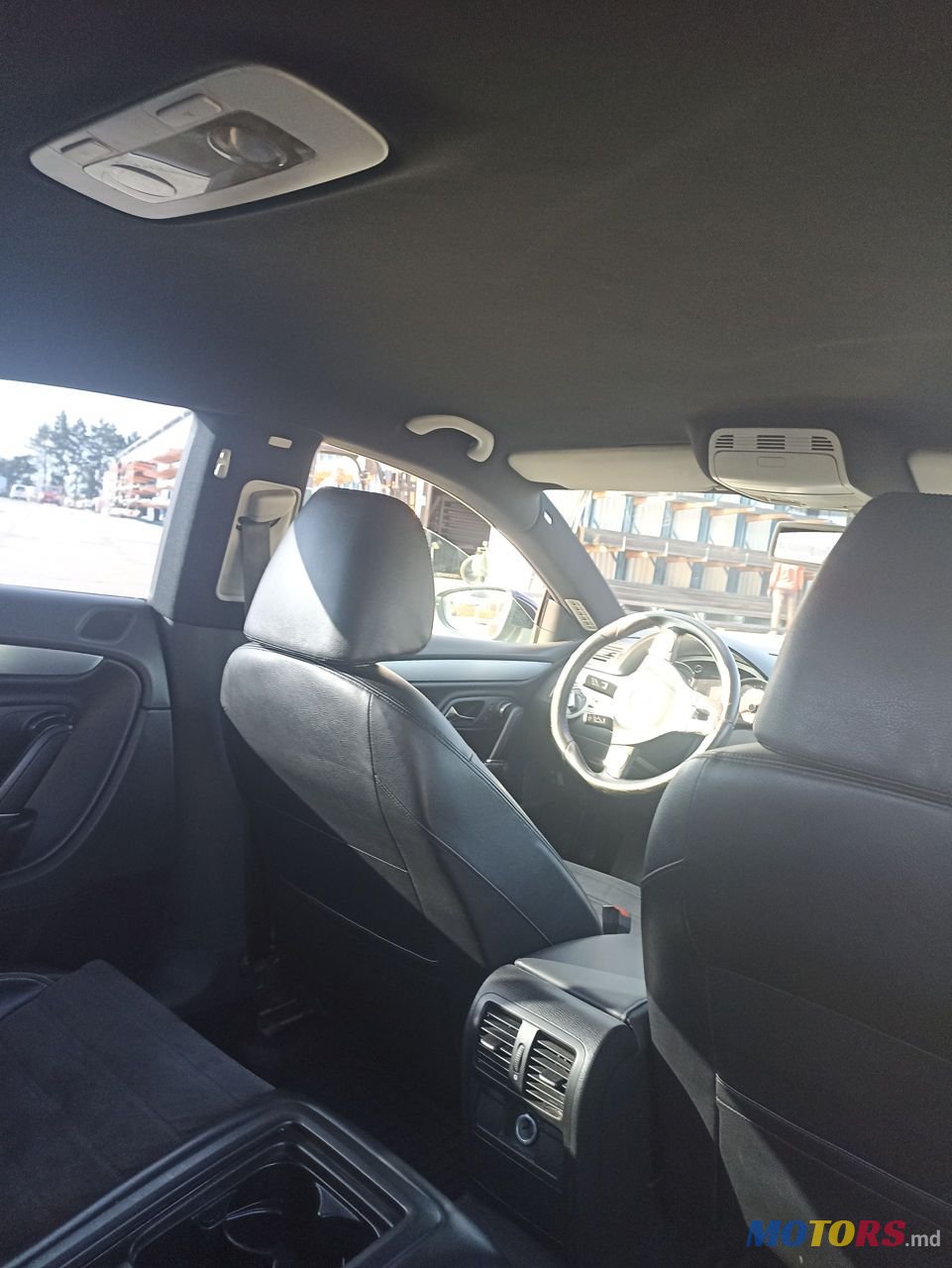 2009' Volkswagen Passat photo #2