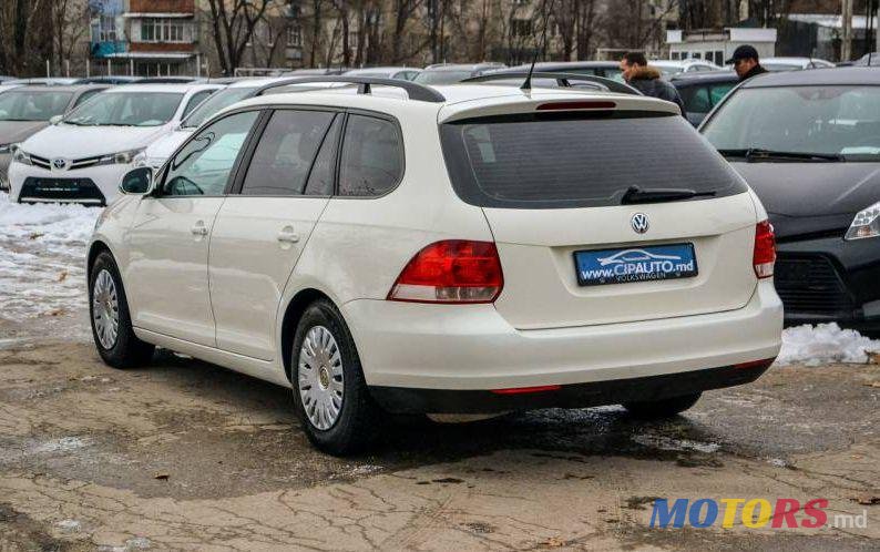 2008' Volkswagen Golf photo #2