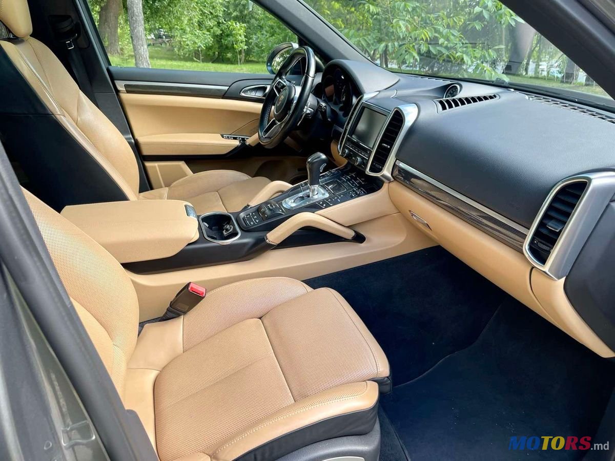 2017' Porsche Cayenne photo #5