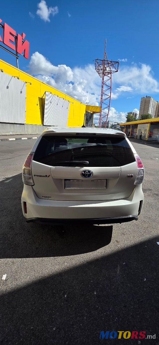 2015' Toyota Prius v photo #4