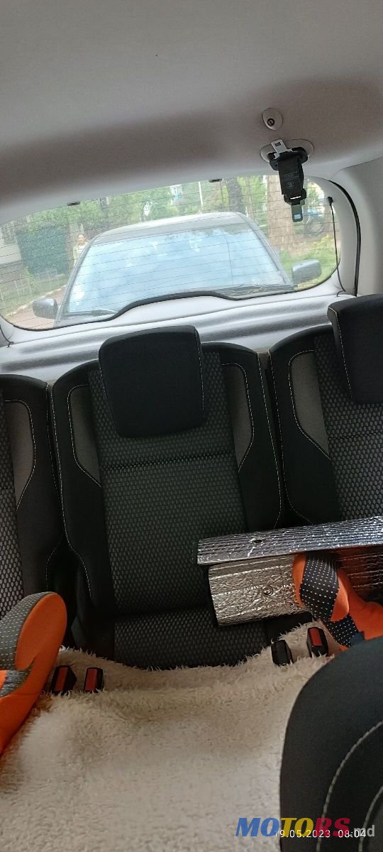 2013' Renault Scenic photo #4