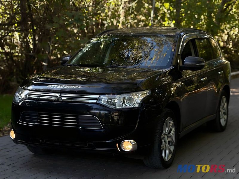 2014' Mitsubishi Outlander photo #4