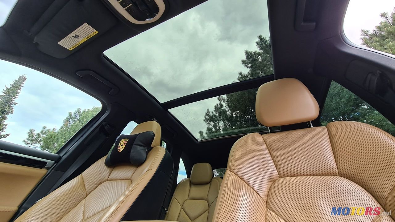 2015' Porsche Cayenne photo #6