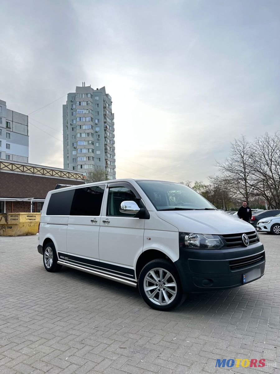 2014' Volkswagen Transporter photo #2