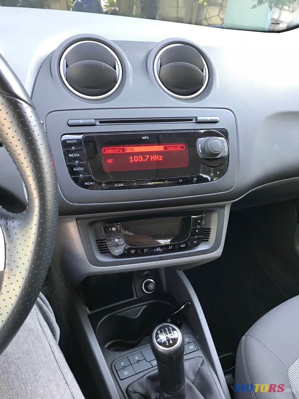 2011' SEAT Ibiza photo #4