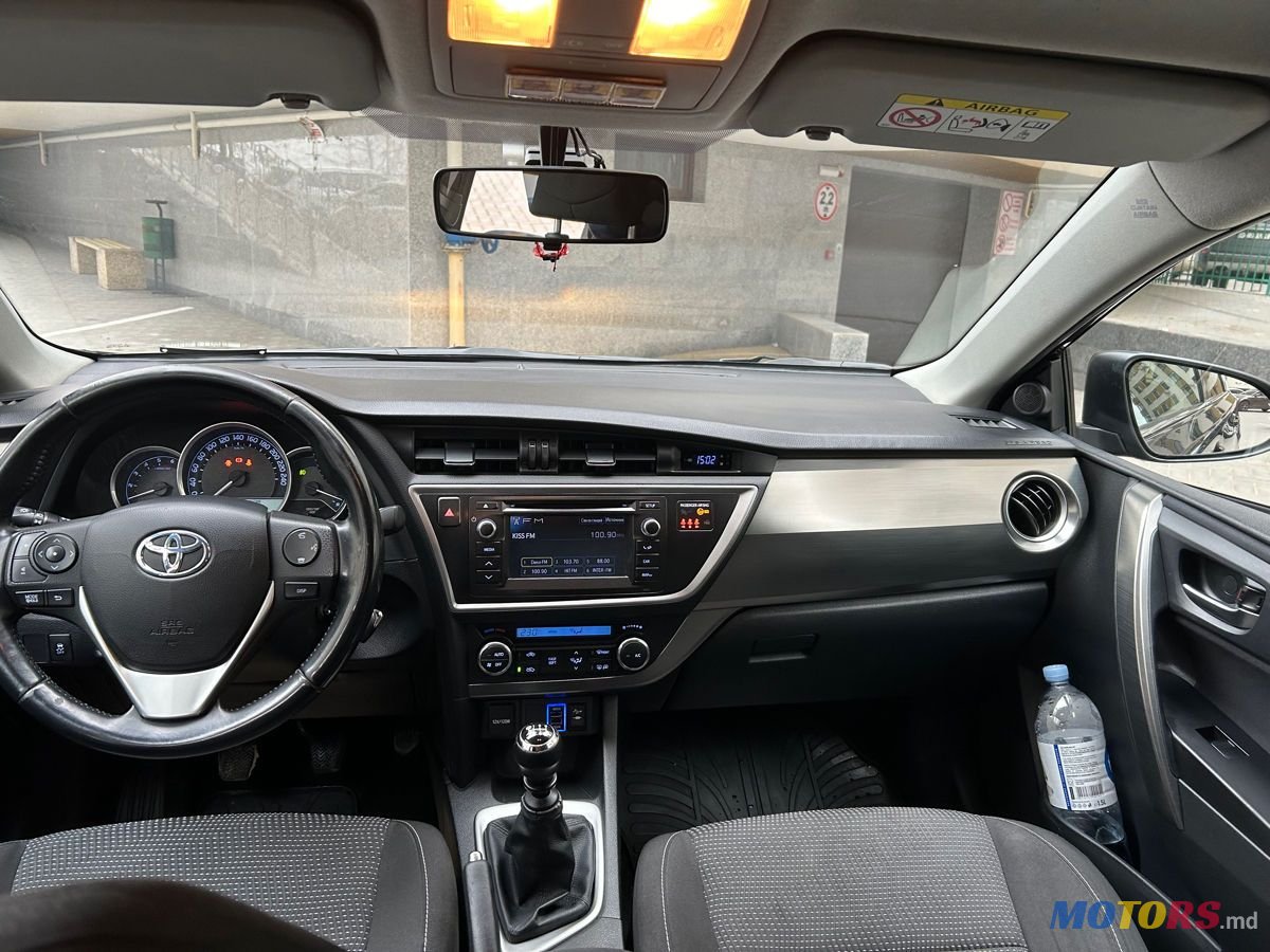 2013' Toyota Auris photo #5