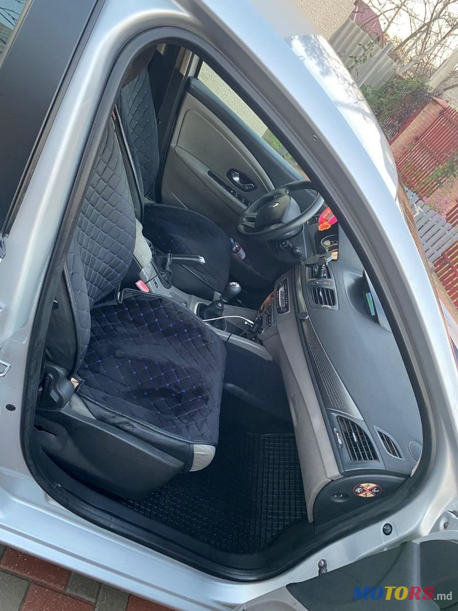 2010' Renault Megane photo #6