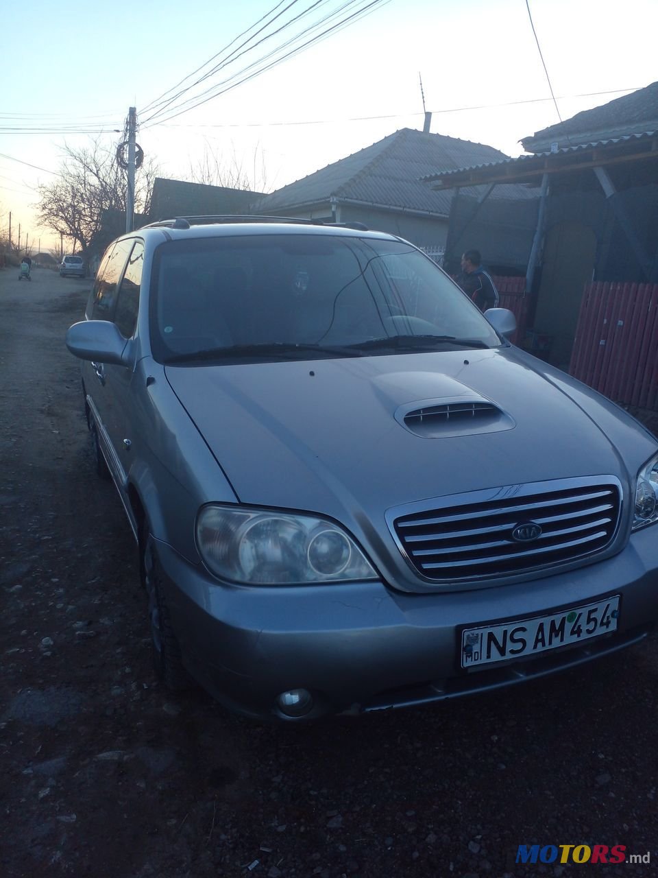 2004' Kia Carnival photo #2