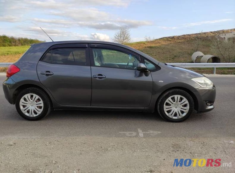 2008' Toyota Auris photo #2