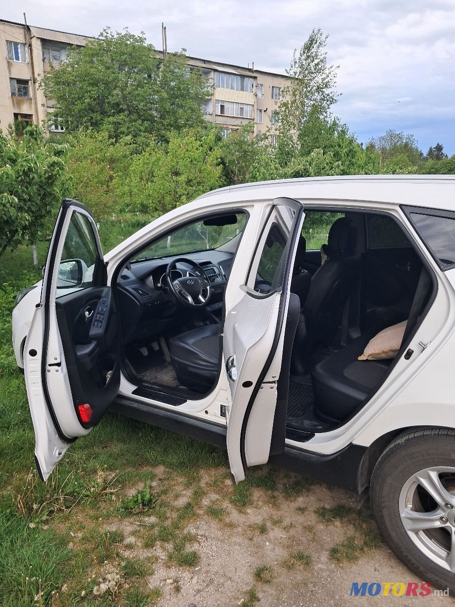 2012' Hyundai ix35 photo #6