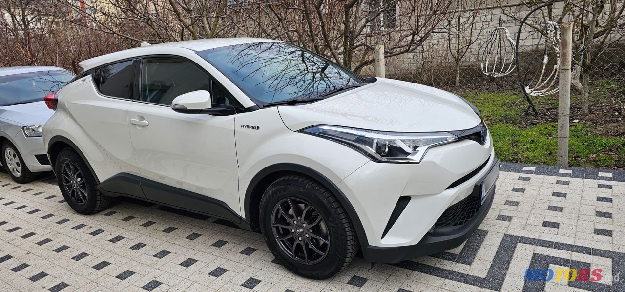 2018' Toyota C-HR photo #2