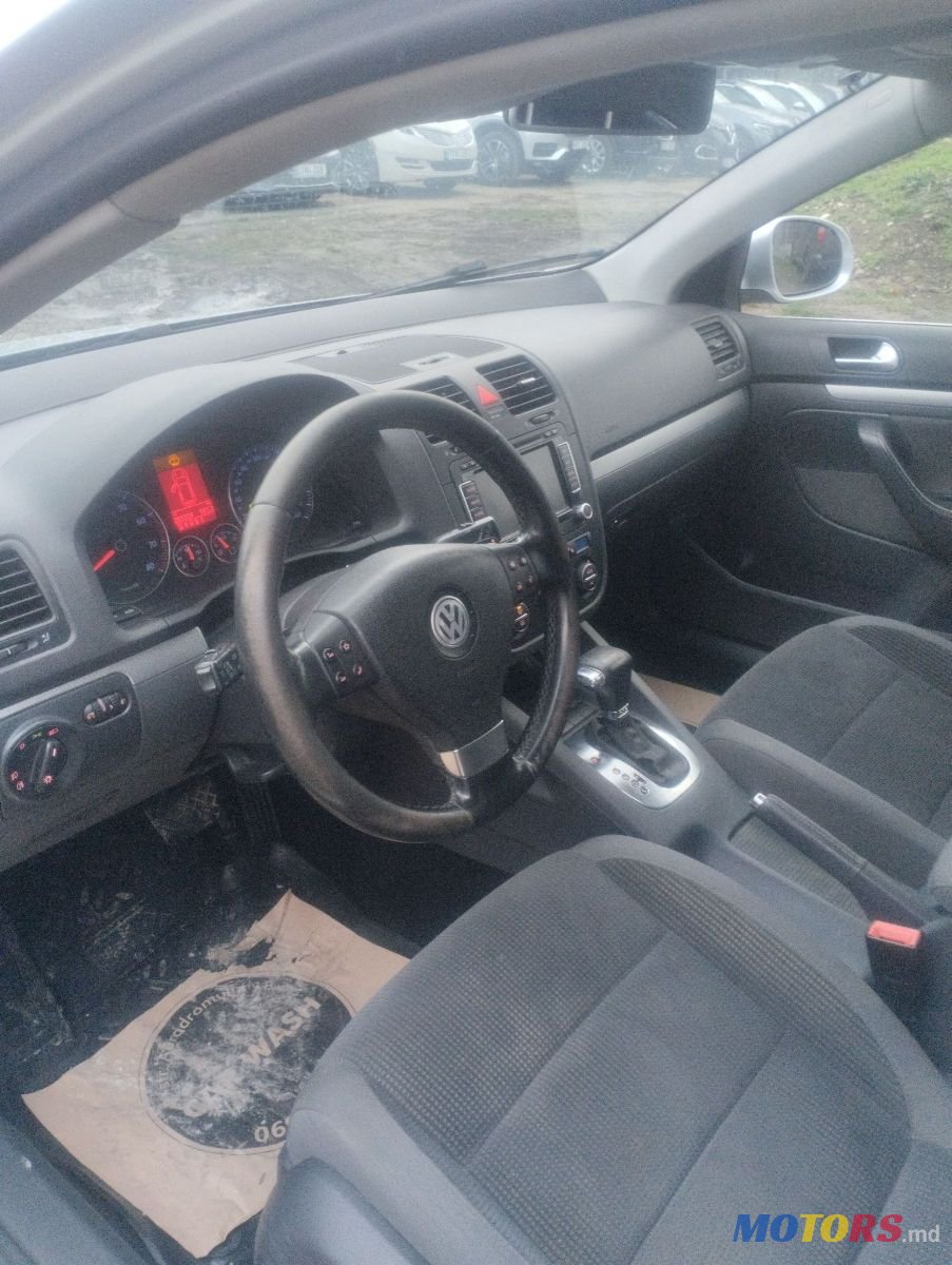 2008' Volkswagen Golf photo #4