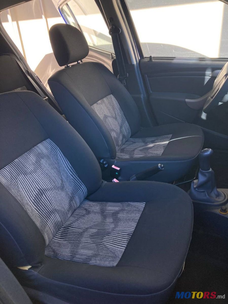 2009' Dacia Sandero photo #3