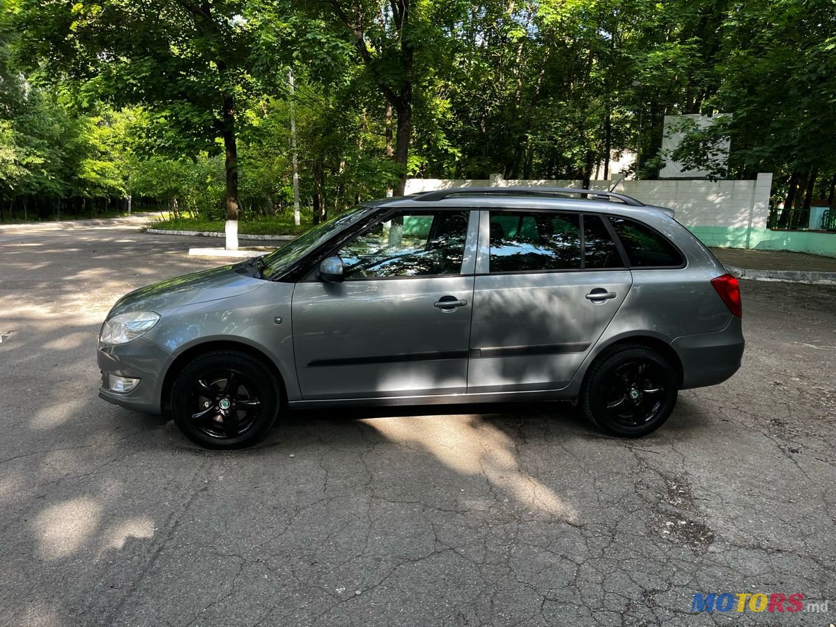 2012' Skoda Fabia photo #2