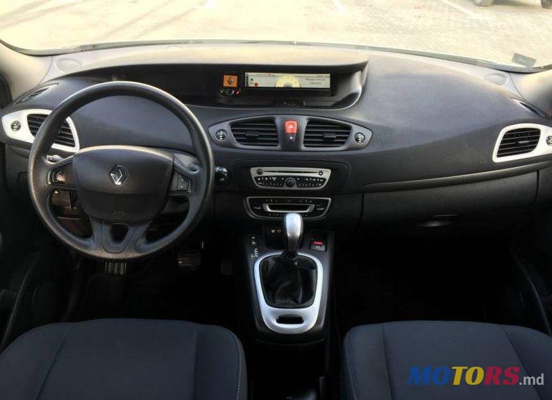 2010' Renault Grand Scenic photo #1
