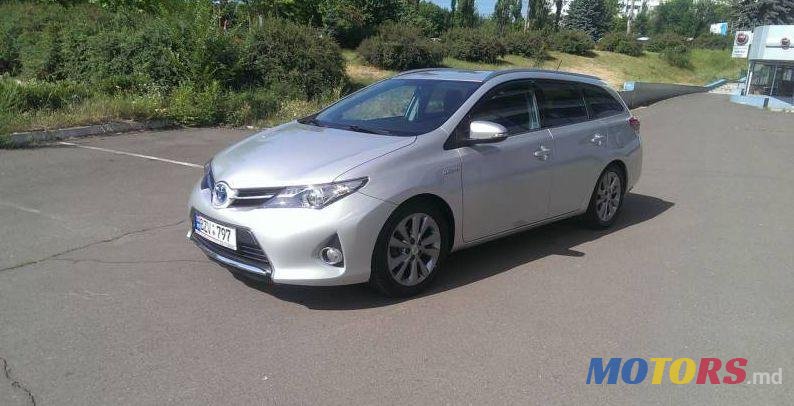 2013' Toyota Auris photo #1