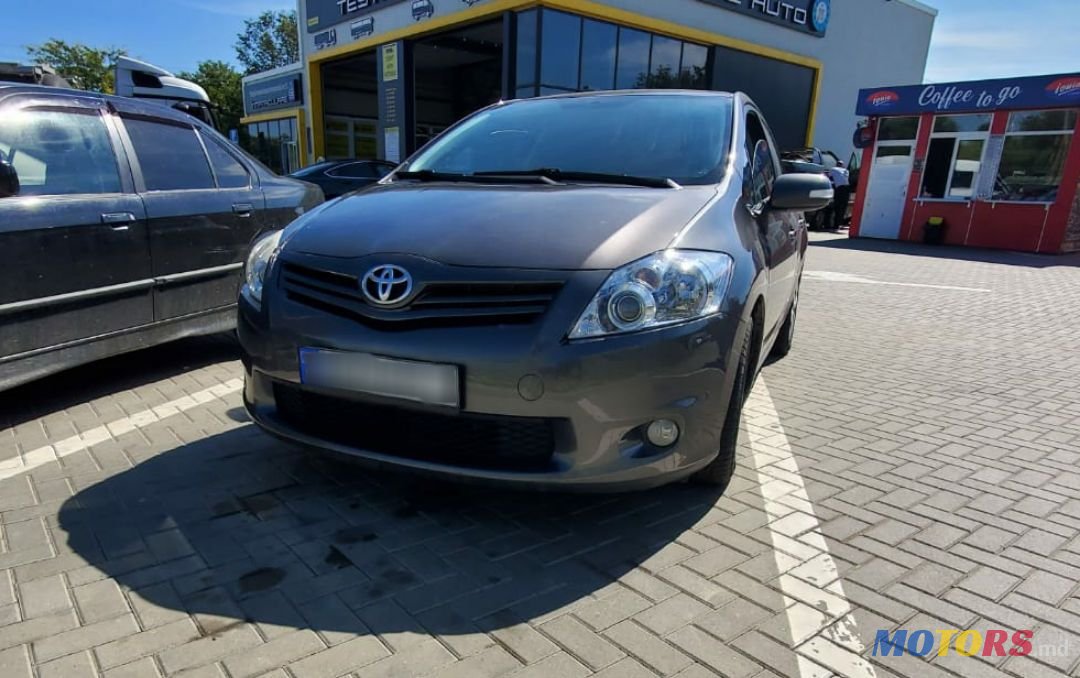 2011' Toyota Auris photo #1