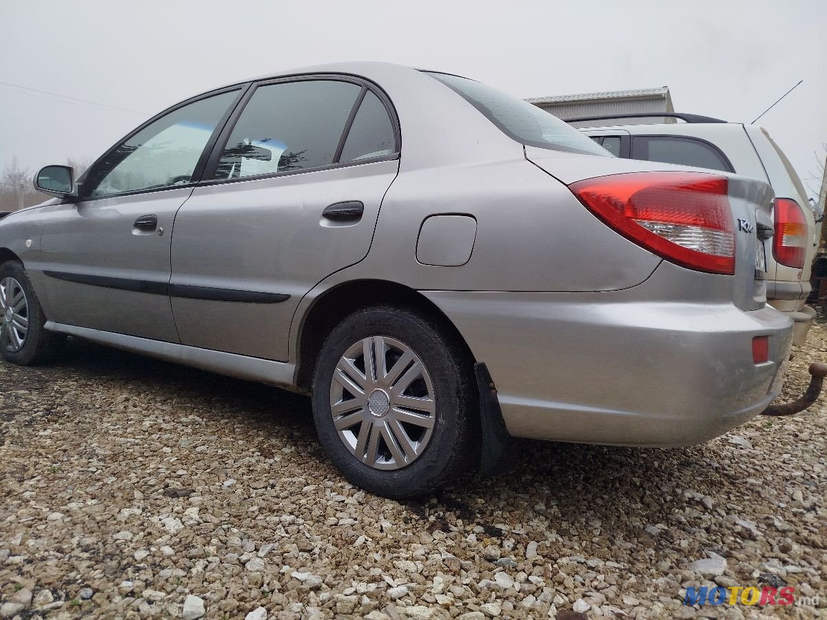 2004' Kia Rio photo #2