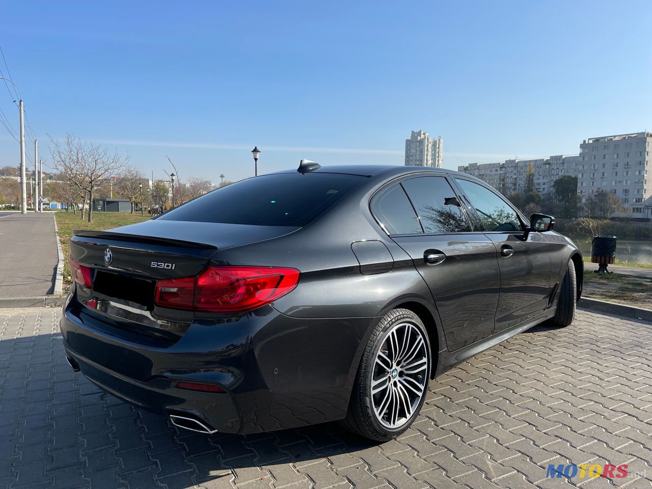 2017' BMW 5 Series photo #2