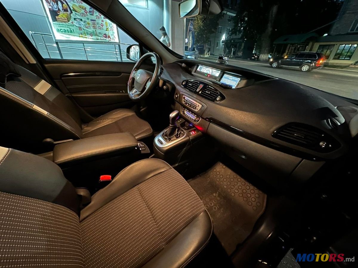 2013' Renault Grand Scenic photo #2