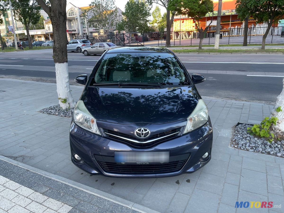 2011' Toyota Yaris photo #2
