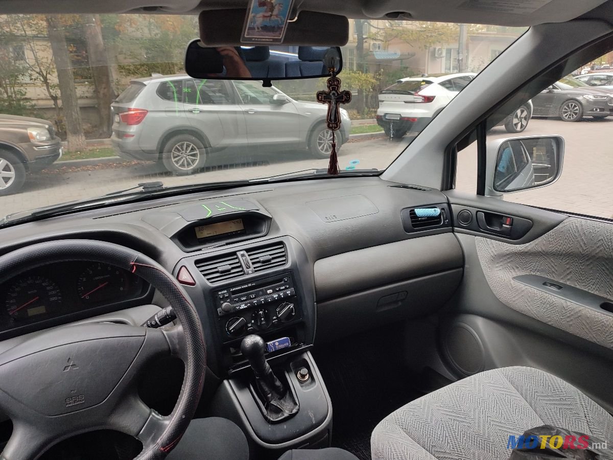 1999' Mitsubishi Space Wagon photo #5