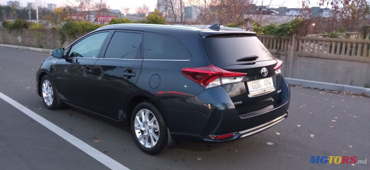 2015' Toyota Auris photo #2