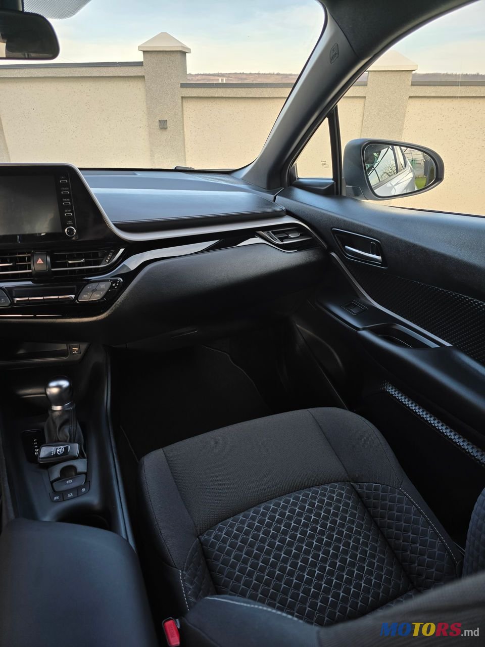 2022' Toyota C-HR photo #6