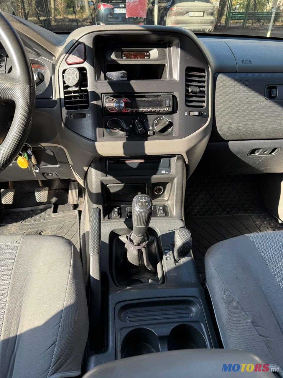 2005' Mitsubishi Pajero photo #5