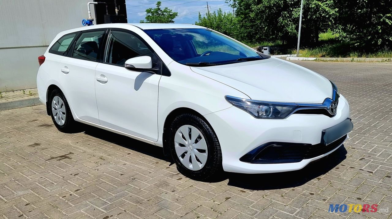2016' Toyota Auris photo #3