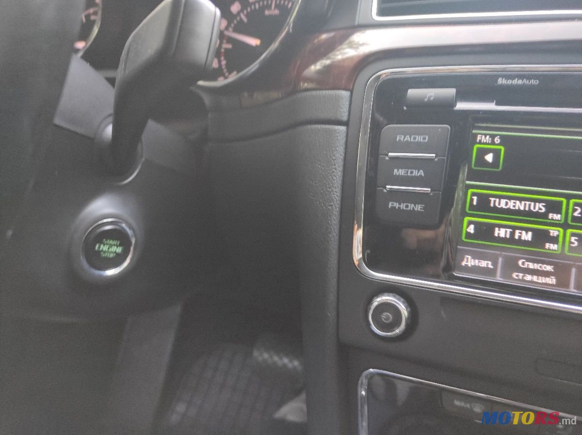 2011' Skoda Superb photo #6