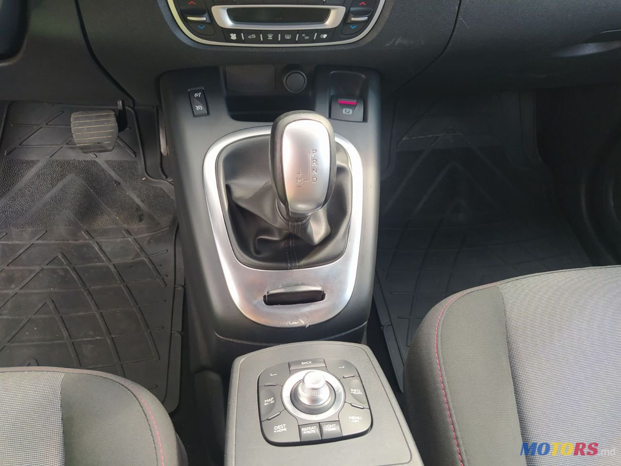 2012' Renault Scenic photo #6