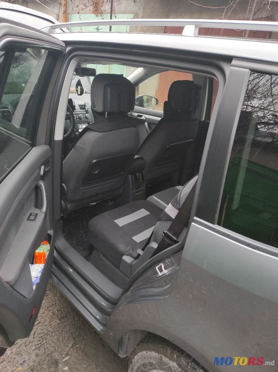 2013' Volkswagen Touran photo #3