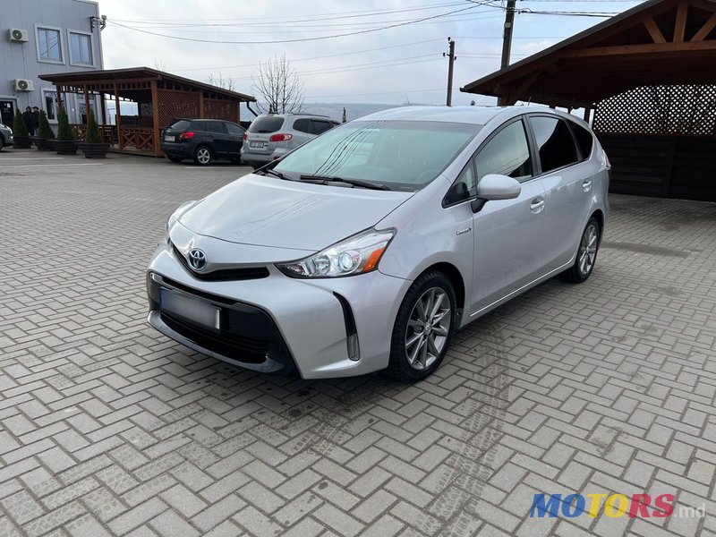 2015' Toyota Prius v photo #2