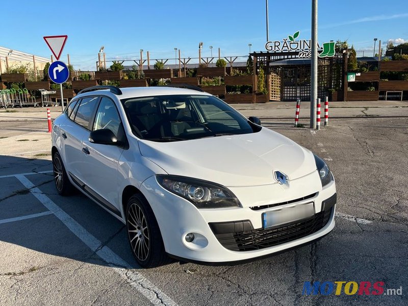 2011' Renault Megane photo #1