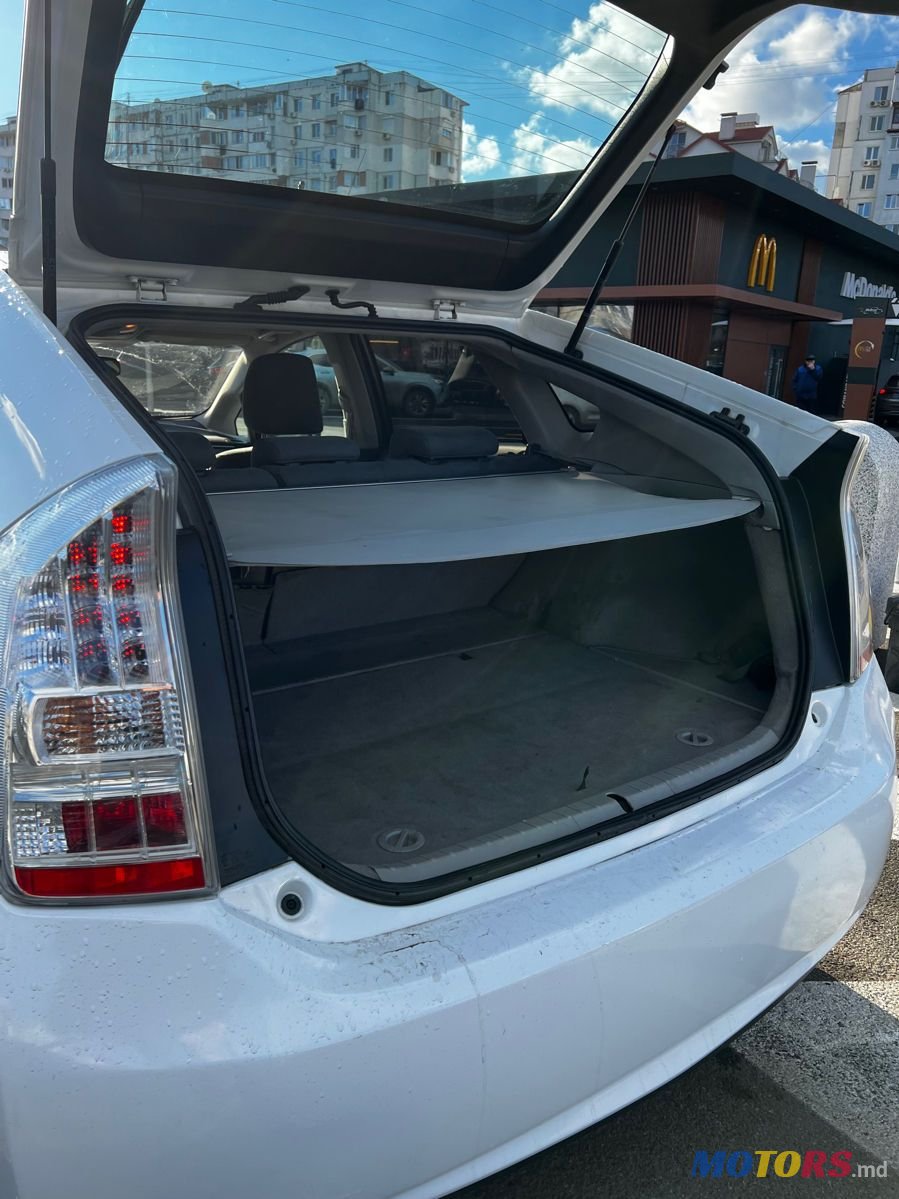 2010' Toyota Prius photo #5