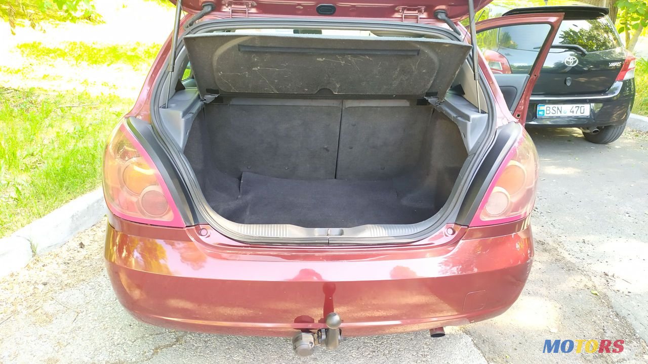 2005' Nissan Almera photo #6