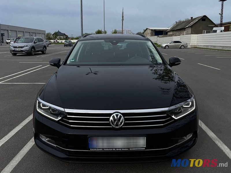 2019' Volkswagen Passat photo #2