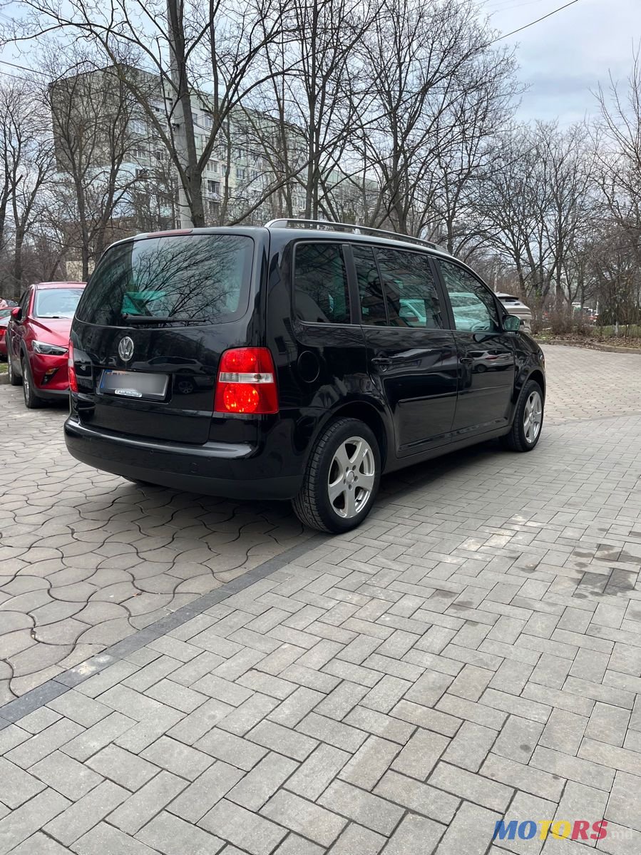2004' Volkswagen Touran photo #5