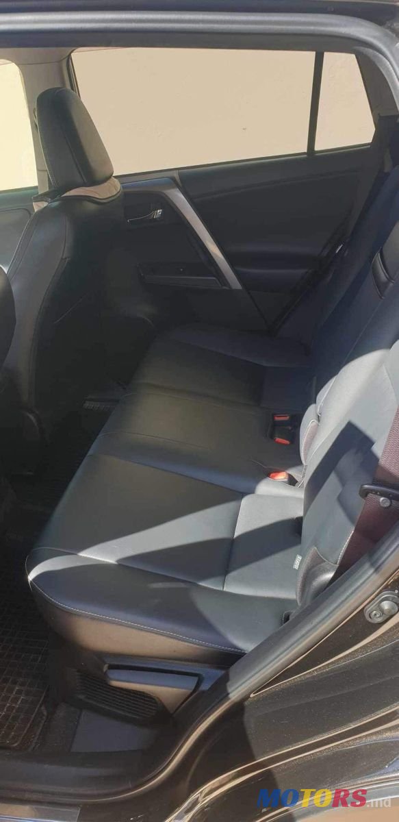 2018' Toyota RAV4 photo #5