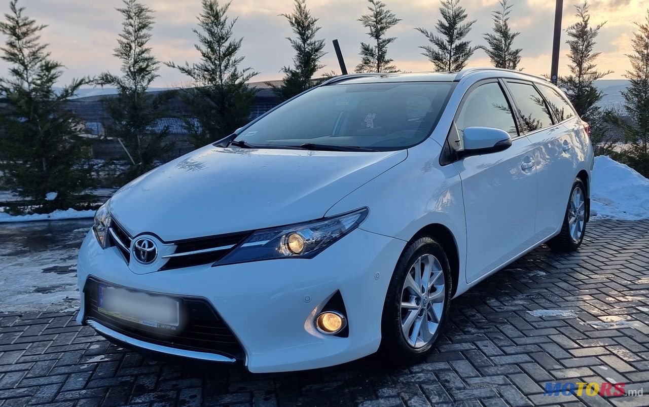 2013' Toyota Auris photo #4