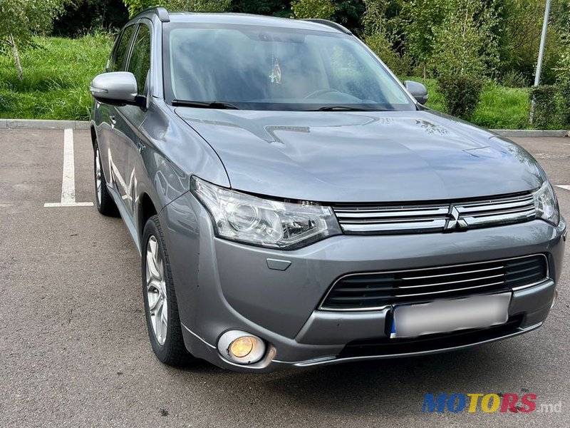 2013' Mitsubishi Outlander photo #1