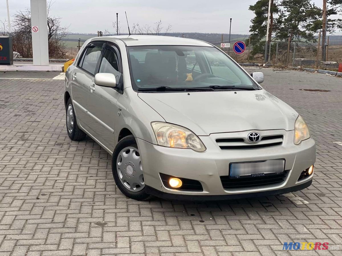 2005' Toyota Corolla photo #2