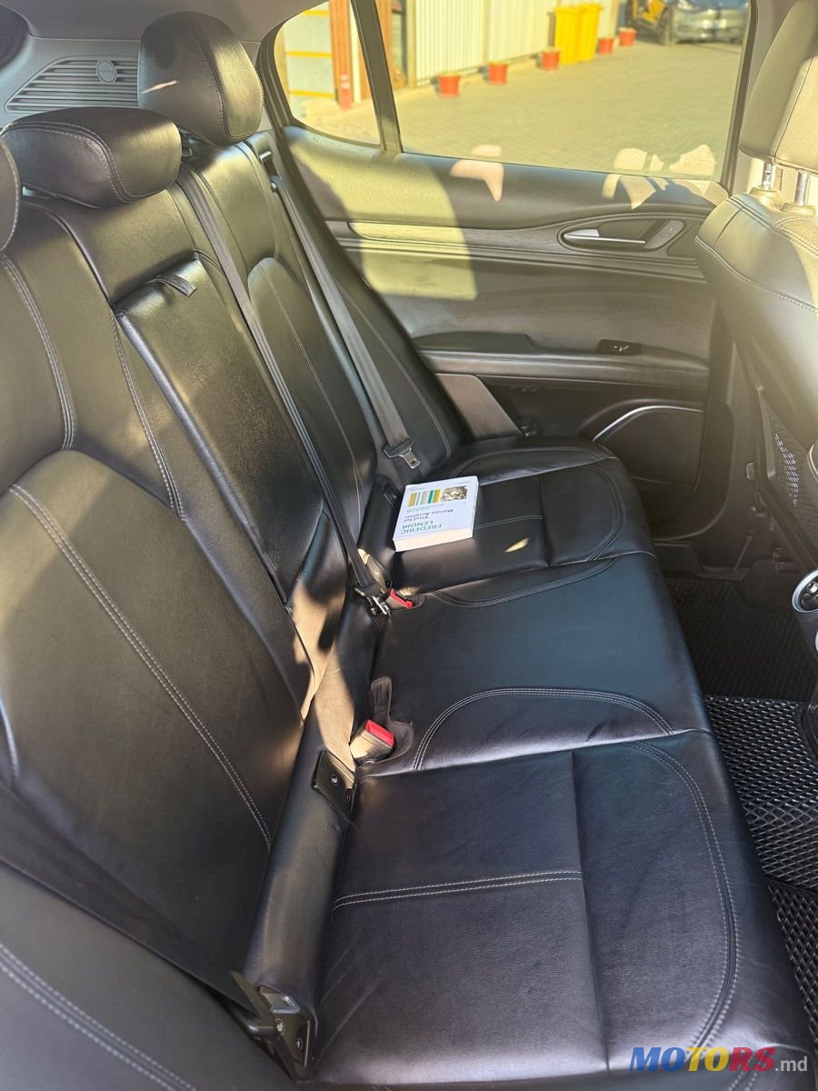 2018' Alfa Romeo Stelvio photo #4