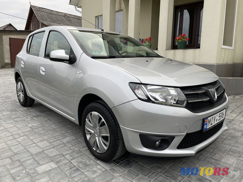 2013' Dacia Sandero photo #3