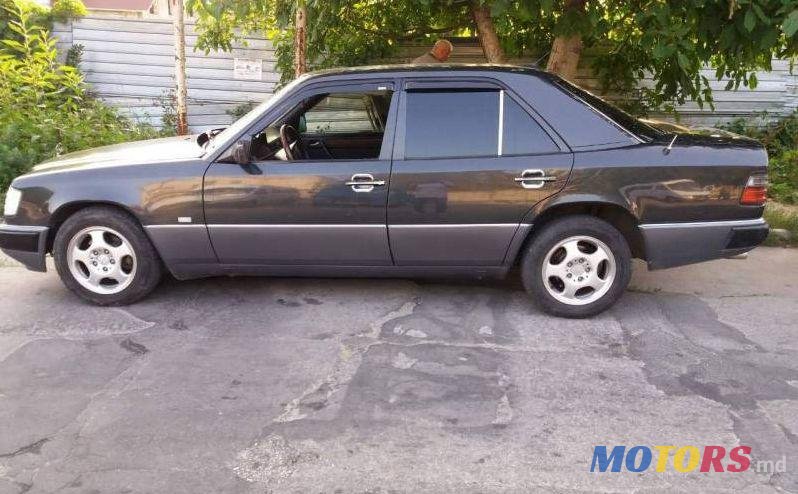 1994' Mercedes-Benz 124 photo #1