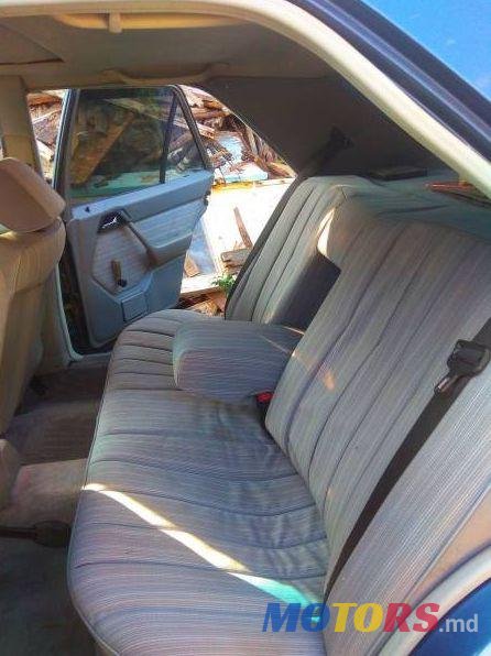 1988' Mercedes-Benz 124 photo #2