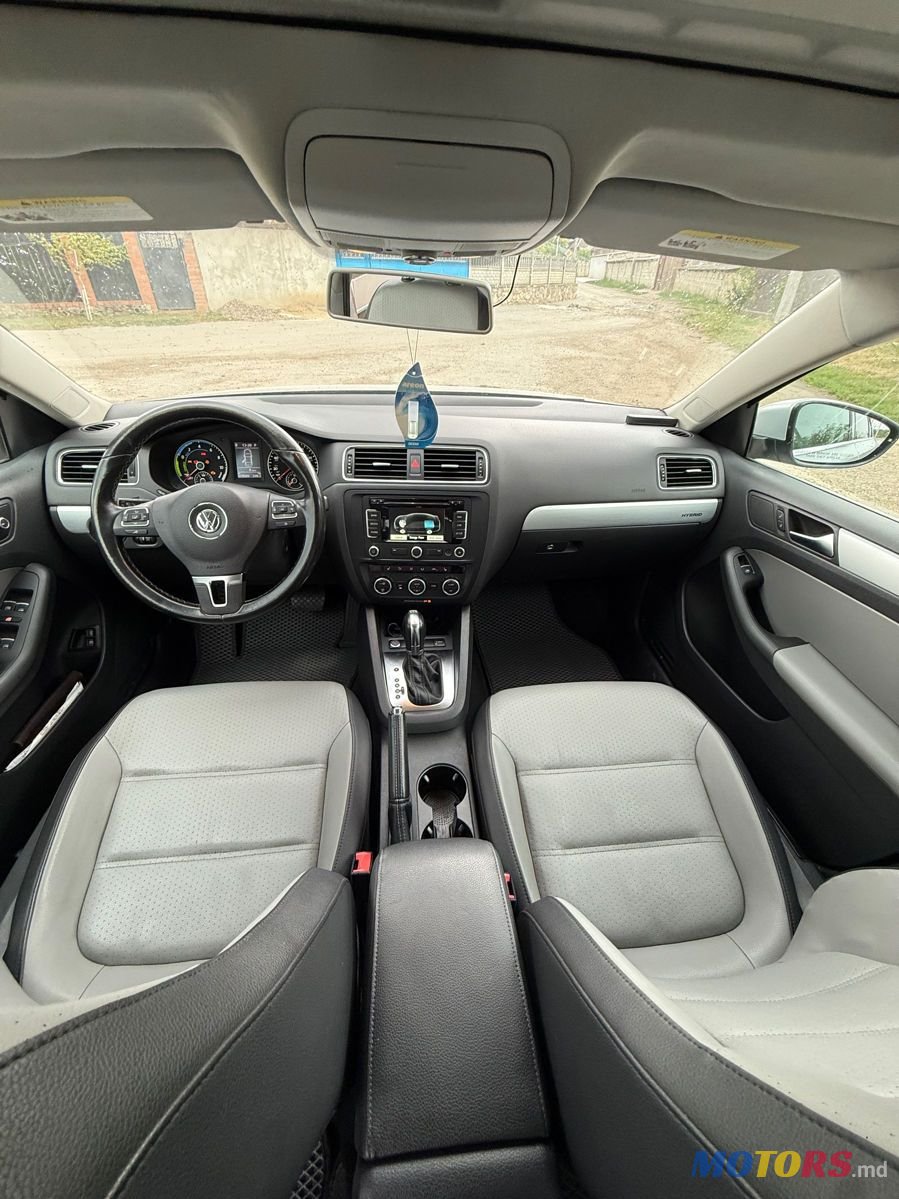 2012' Volkswagen Jetta photo #6